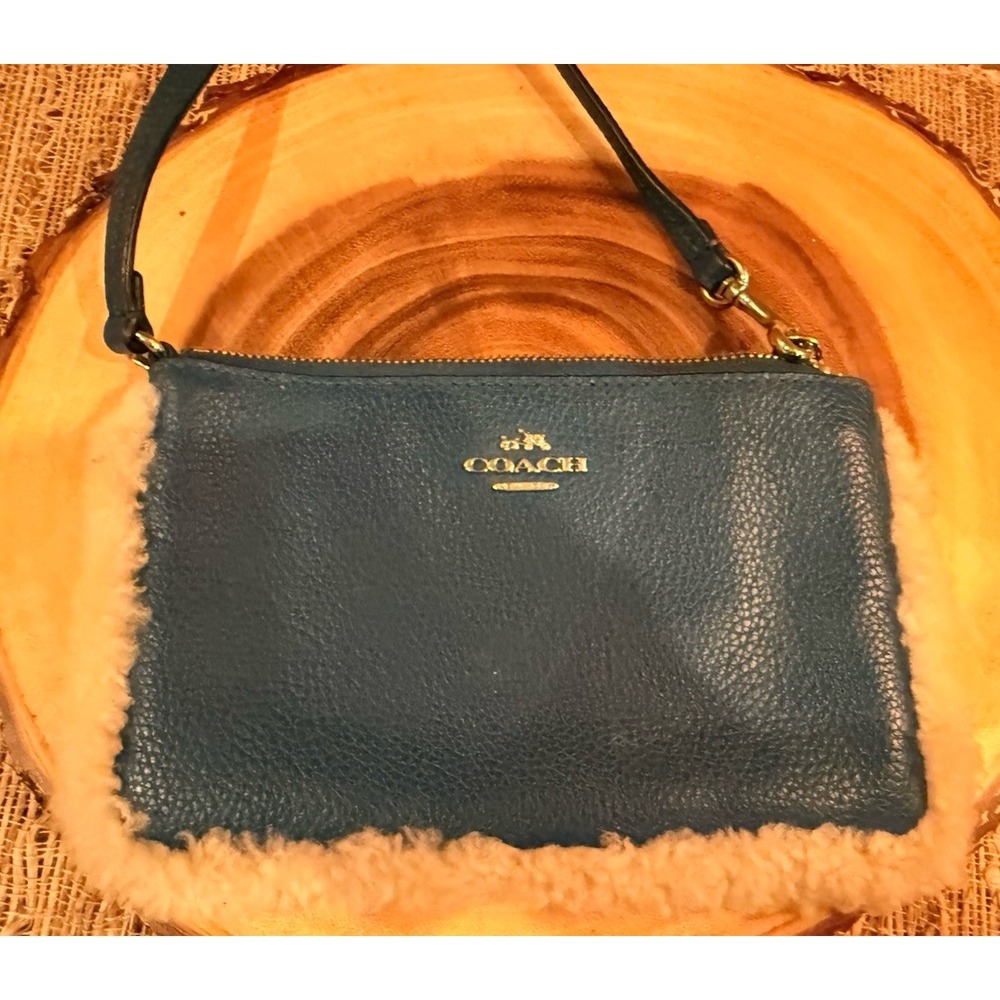 Coach‎ Corner Wristlet Sky Blue Shearling Trim 8 x 5 Pebble Leather Pouch Wallet